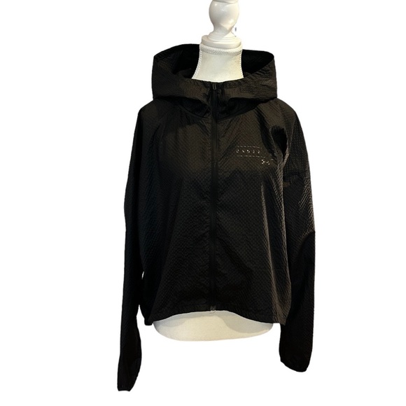 UNDER ARMOUR  cropped high low shell jacket size M - Picture 1 of 9